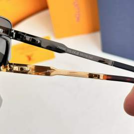 Picture of Louis Vuitton Sunglasses _SKUfw76771932fw
